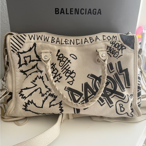 Balenciaga White Leather Graffiti city bag - Picture 2 of 8